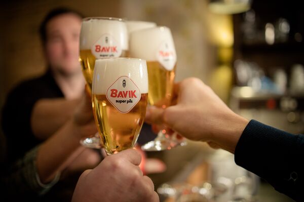 Brouwerij De Brabandere vervangt gratis vervallen bier bij heropening horeca