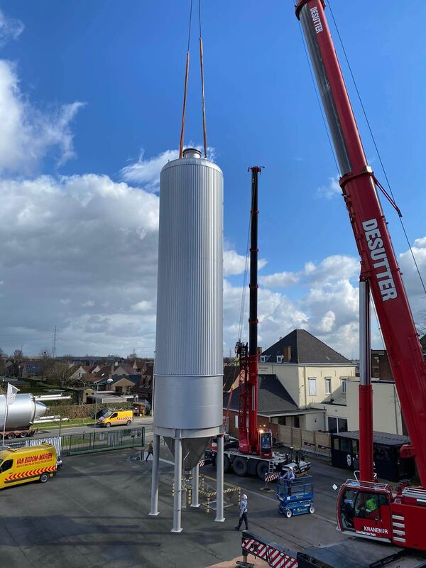 Vijf nieuwe biertanks voor Brouwerij De Brabandere