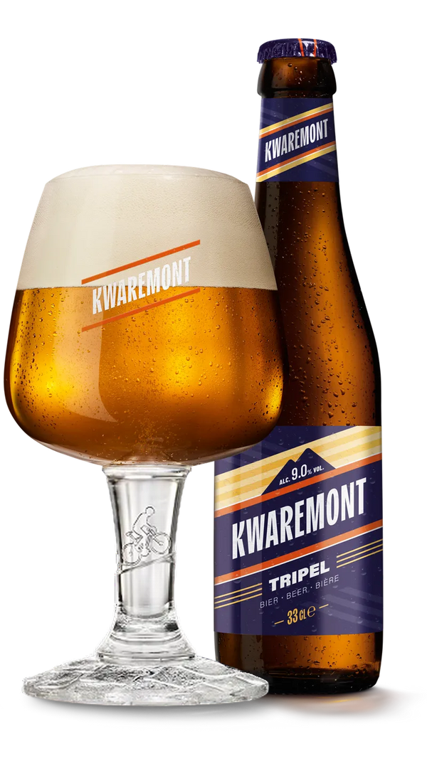 Kwaremont Tripel: bolglas met amberkleurig bier en dikke schuimkraag naast een beslagen fles van 33 cl